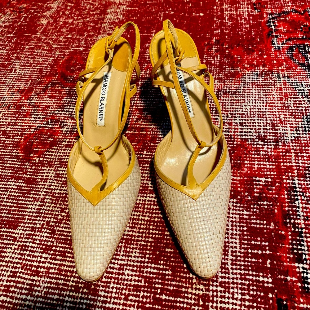 Vintage y2k Manolo Blahnik T-Strap Nude Pump 39
